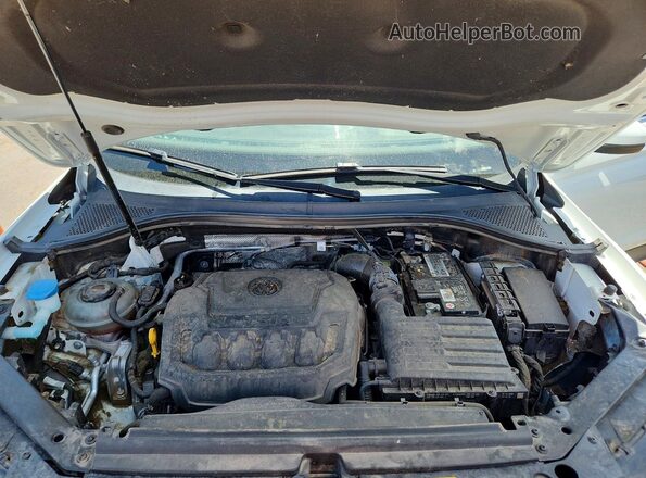3VV2B7AX2MM030726 2021 VOLKSWAGEN TIGUAN White Vista del compartimento del motor