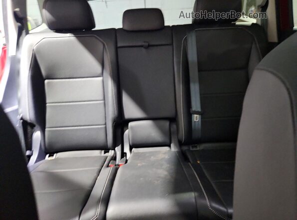 3VV2B7AX2MM040432 2021 VOLKSWAGEN TIGUAN Красный Вид задних сидений