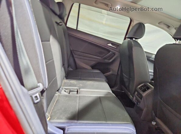 3VV2B7AX2MM040432 2021 VOLKSWAGEN TIGUAN Красный Вид задней части салона