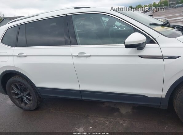 3VV2B7AX2NM078017 2022 VOLKSWAGEN TIGUAN White Widok wnętrza z tyłu