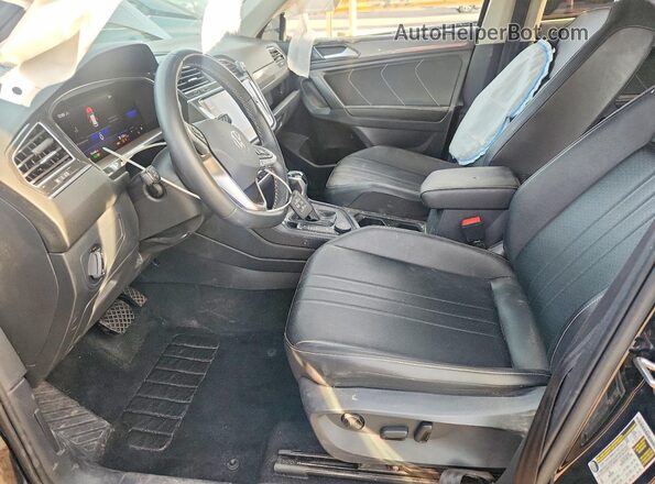 3VV2B7AX2NM151225 2022 VOLKSWAGEN TIGUAN Черный Вид салона спереди