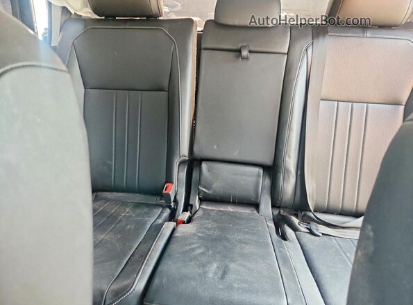 3VV2B7AX2NM151225 2022 VOLKSWAGEN TIGUAN Черный Вид задних сидений