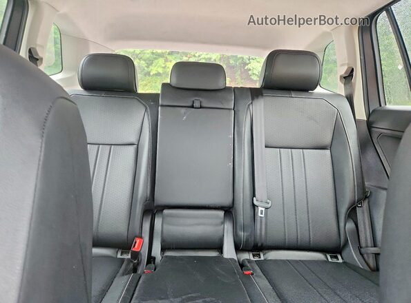 3VV2B7AX2NM166193 2022 VOLKSWAGEN TIGUAN Gray Rear seats view
