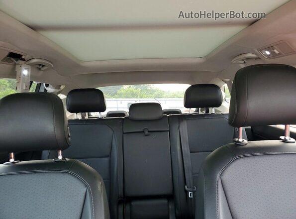 3VV2B7AX3JM114940 2018 VOLKSWAGEN TIGUAN White Vista de los asientos traseros