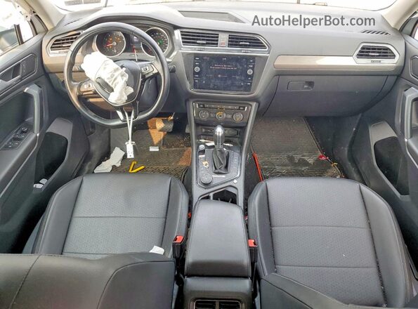 3VV2B7AX3JM114940 2018 VOLKSWAGEN TIGUAN White Vista del salpicadero