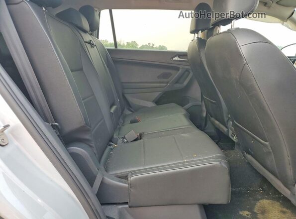 3VV2B7AX3JM114940 2018 VOLKSWAGEN TIGUAN White Vista interior trasera
