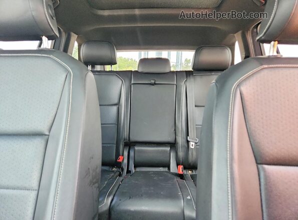 3VV2B7AX3MM065064 2021 VOLKSWAGEN TIGUAN Gray Rear seats view