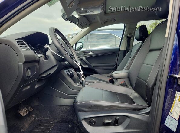 3VV2B7AX3MM073763 2021 VOLKSWAGEN TIGUAN Blue Vista interior delantera