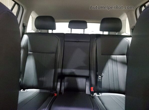 3VV2B7AX3RM032928 2024 VOLKSWAGEN TIGUAN White Vista de los asientos traseros