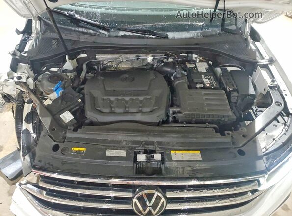 3VV2B7AX3RM032928 2024 VOLKSWAGEN TIGUAN White Vista del compartimento del motor