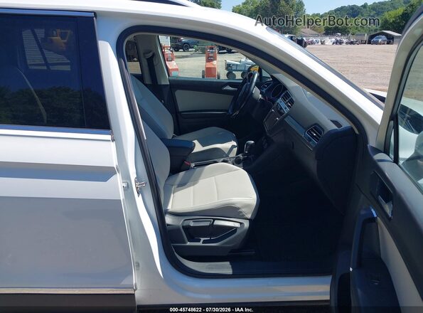 3VV2B7AX4JM012417 2018 VOLKSWAGEN TIGUAN Белый Вид салона спереди