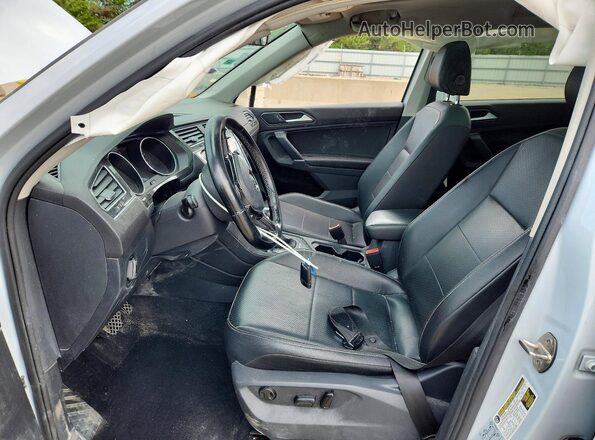 3VV2B7AX4JM022574 2018 VOLKSWAGEN TIGUAN Gray წინა სალონის ხედი