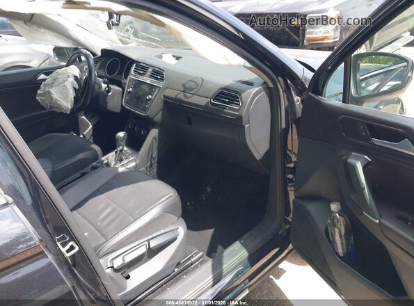 3VV2B7AX4JM110640 2018 VOLKSWAGEN TIGUAN Black Widok wnętrza z przodu