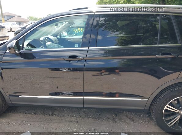 3VV2B7AX4JM110640 2018 VOLKSWAGEN TIGUAN Black Widok wnętrza 360 stopni