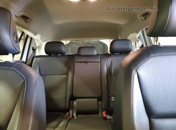 3VV2B7AX4JM134677 2018 VOLKSWAGEN TIGUAN White Вид задніх сидінь
