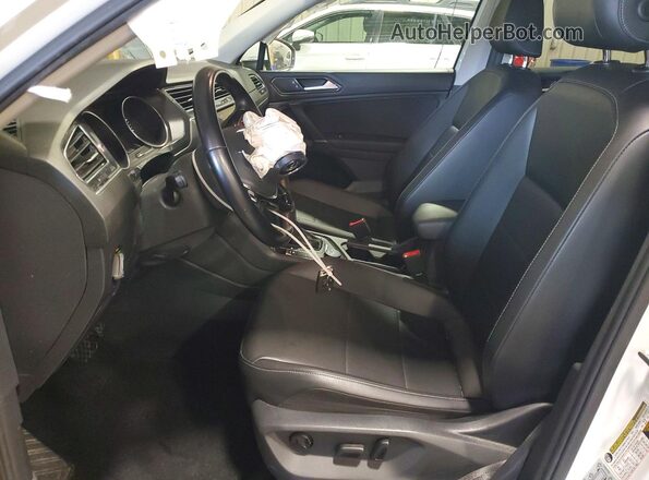 3VV2B7AX4JM134677 2018 VOLKSWAGEN TIGUAN White Вид салону спереду