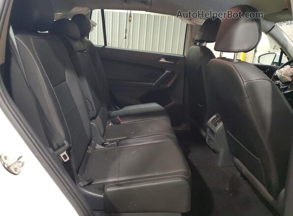 3VV2B7AX4JM134677 2018 VOLKSWAGEN TIGUAN White Вид задньої частини салону