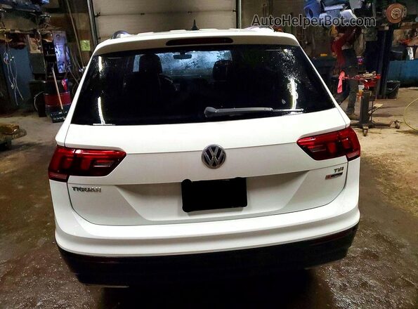 3VV2B7AX4JM152645 2018 VOLKSWAGEN TIGUAN White უკანა ხედი