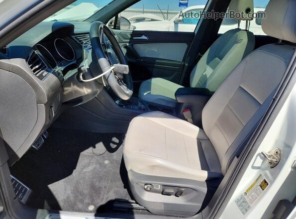 3VV2B7AX4JM163533 2018 VOLKSWAGEN TIGUAN White Widok wnętrza z przodu