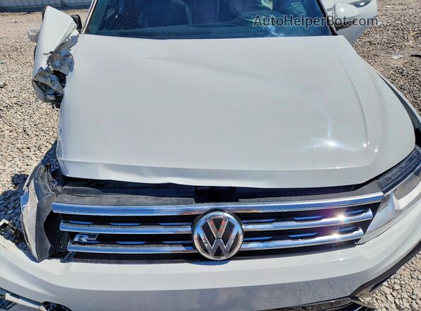 3VV2B7AX4JM163533 2018 VOLKSWAGEN TIGUAN White Widok wnętrza z tyłu