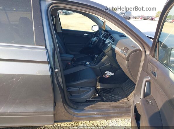 3VV2B7AX4KM077687 2019 VOLKSWAGEN TIGUAN Gray Front interior view