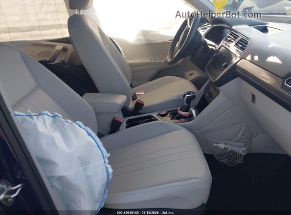3VV2B7AX4NM066290 2022 VOLKSWAGEN TIGUAN Blue Front interior view