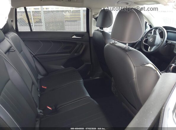 3VV2B7AX4NM074504 2022 VOLKSWAGEN TIGUAN Black Vista de la etiqueta del VIN