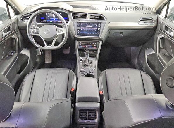 3VV2B7AX4NM142400 2022 VOLKSWAGEN TIGUAN Silver Widok deski rozdzielczej