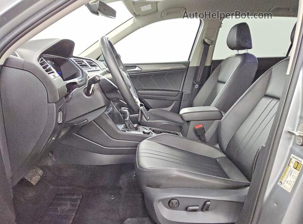 3VV2B7AX4NM142400 2022 VOLKSWAGEN TIGUAN Silver Widok wnętrza z przodu