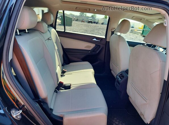 3VV2B7AX5JM156817 2018 VOLKSWAGEN TIGUAN Black უკანა სავარძლების ხედი