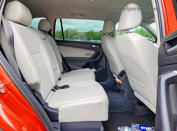 3VV2B7AX5KM103892 2019 VOLKSWAGEN TIGUAN Orange Widok wnętrza z tyłu