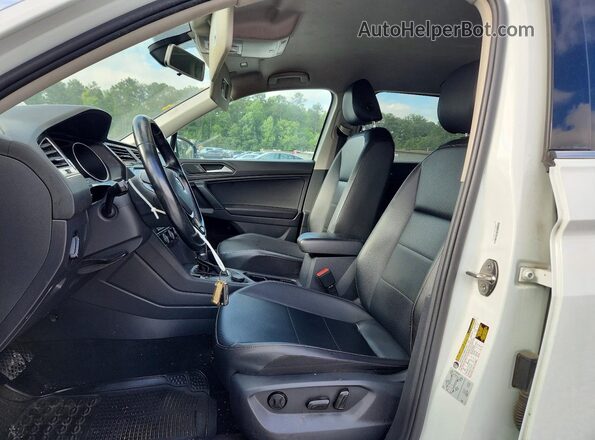 3VV2B7AX5KM133913 2019 VOLKSWAGEN TIGUAN White Widok wnętrza z przodu
