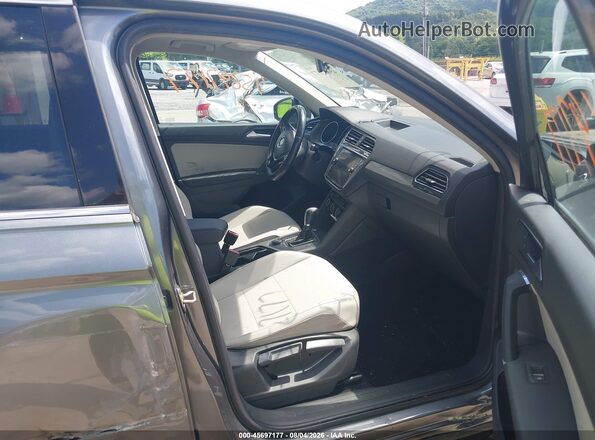3VV2B7AX6JM198039 2018 VOLKSWAGEN TIGUAN Gray Widok wnętrza z przodu