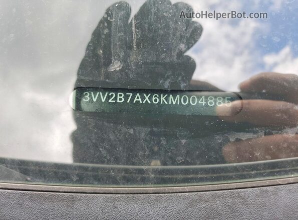 3VV2B7AX6KM004885 2019 VOLKSWAGEN TIGUAN White ძრავის განყოფილების ხედი