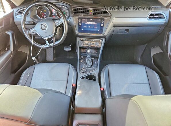 3VV2B7AX6KM063712 2019 VOLKSWAGEN TIGUAN Black Vista del salpicadero