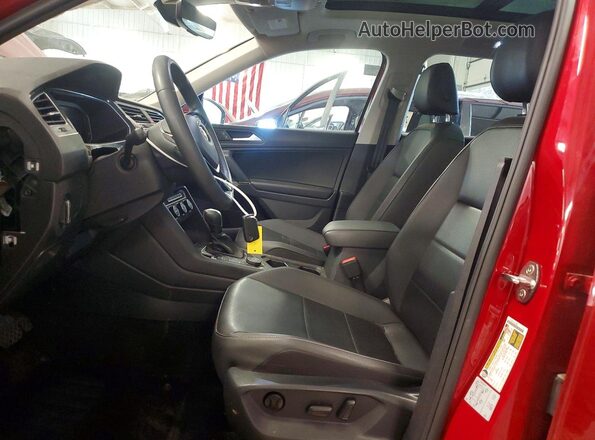 3VV2B7AX6LM125305 2020 VOLKSWAGEN TIGUAN Red Вид салону спереду