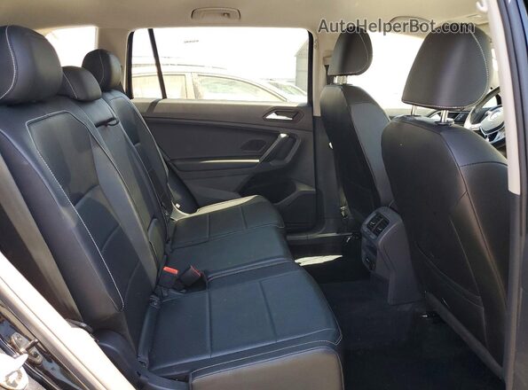 3VV2B7AX6MM064409 2021 VOLKSWAGEN TIGUAN Black Widok wnętrza z tyłu