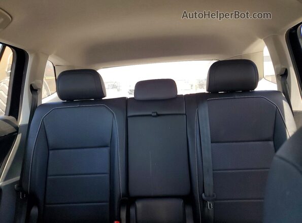 3VV2B7AX6MM064409 2021 VOLKSWAGEN TIGUAN Black Widok tylnych siedzeń