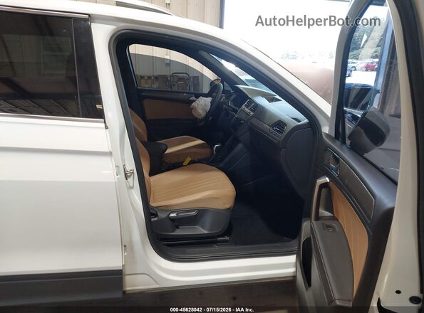 3VV2B7AX6NM177259 2022 VOLKSWAGEN TIGUAN White წინა სალონის ხედი