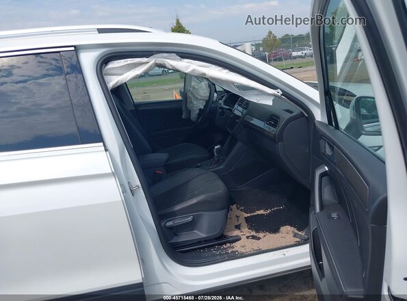 3VV2B7AX6PM066861 2023 VOLKSWAGEN TIGUAN White Front interior view