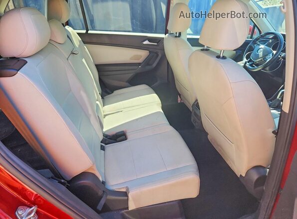3VV2B7AX7JM148900 2018 VOLKSWAGEN TIGUAN Red Vista interior trasera