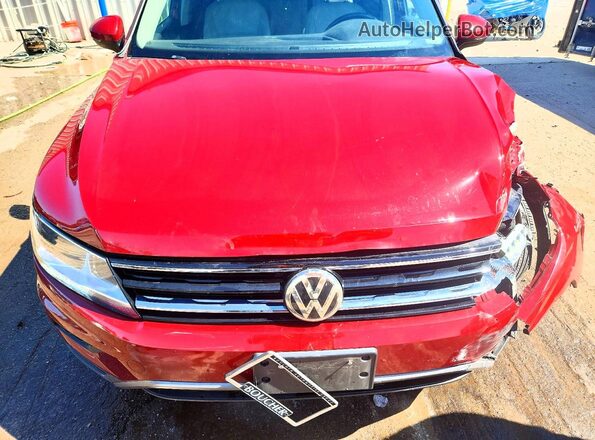 3VV2B7AX7JM148900 2018 VOLKSWAGEN TIGUAN Red Vista del compartimento del motor