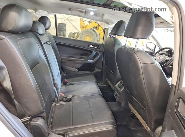 3VV2B7AX7JM151831 2018 VOLKSWAGEN TIGUAN White უკანა სალონის ხედი