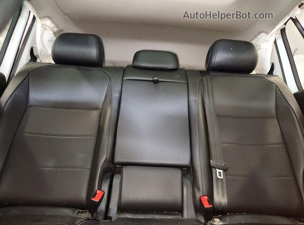 3VV2B7AX7JM151831 2018 VOLKSWAGEN TIGUAN White უკანა სავარძლების ხედი