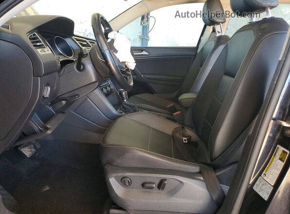 3VV2B7AX7JM172405 2018 VOLKSWAGEN TIGUAN Black Widok wnętrza z przodu