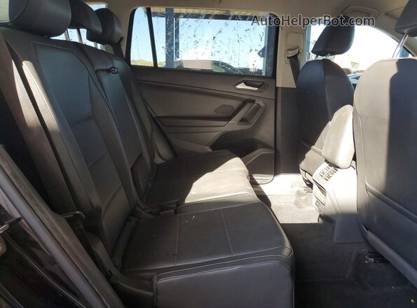 3VV2B7AX7JM172405 2018 VOLKSWAGEN TIGUAN Black Widok tylnych siedzeń