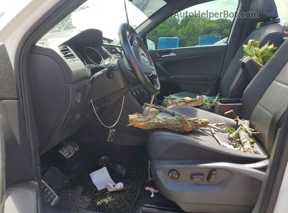 3VV2B7AX7LM173623 2020 VOLKSWAGEN TIGUAN Белый Вид салона спереди