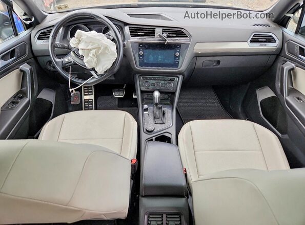 3VV2B7AX7MM106361 2021 VOLKSWAGEN TIGUAN Gray წინა პანელის ხედი