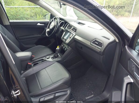 3VV2B7AX8JM024098 2018 VOLKSWAGEN TIGUAN Черный Вид салона спереди