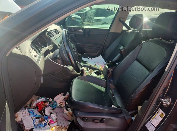 3VV2B7AX8JM220896 2018 VOLKSWAGEN TIGUAN Black Front interior view